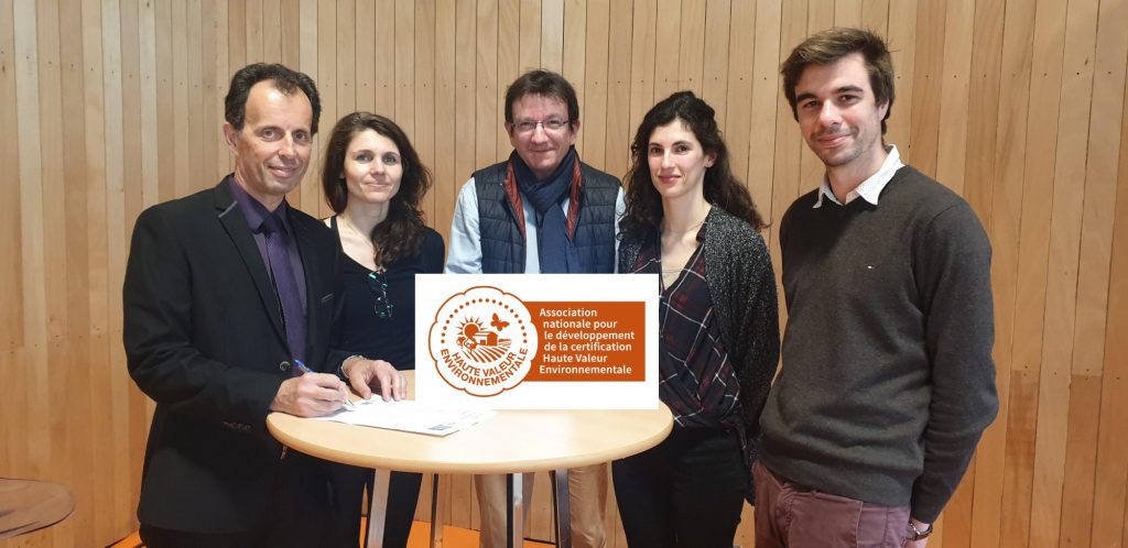 Signature de l'adhésion du groupe Pomona à l'association HVE Développement, le 24 février 2020